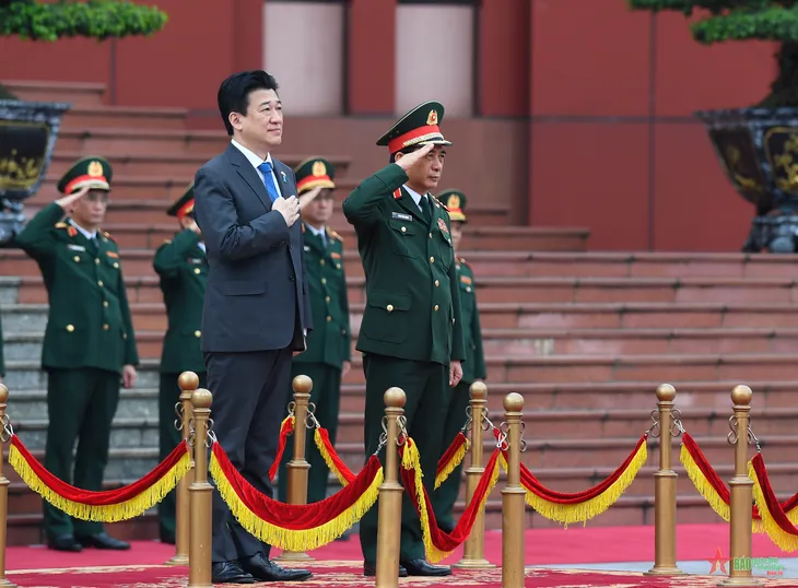 Bộ trưởng Bộ Quốc phòng Nhật Bản thăm chính thức Việt Nam - Ảnh 2. Bộ trưởng Bộ Quốc phòng Nhật Bản thăm chính thức Việt Nam - Ảnh 2.