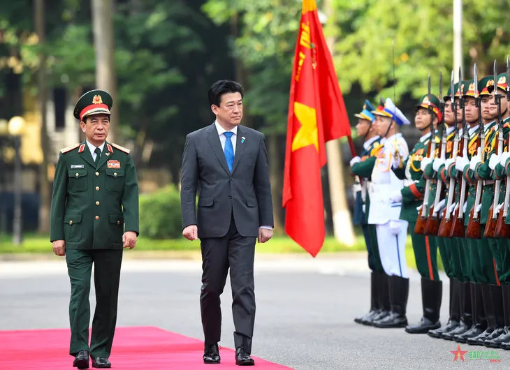 Bộ trưởng Bộ Quốc phòng Nhật Bản thăm chính thức Việt Nam - Ảnh 3. Bộ trưởng Bộ Quốc phòng Nhật Bản thăm chính thức Việt Nam - Ảnh 3.