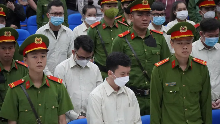 Núp bóng công ty luật để đòi nợ theo kiểu khủng bố - Ảnh 1. Núp bóng công ty luật để đòi nợ theo kiểu khủng bố - Ảnh 1.