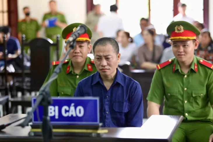 Người tự xưng sư thầy Thích Tâm Phúc bị tuyên phạt 8 năm tù - Ảnh 1. Người tự xưng sư thầy Thích Tâm Phúc bị tuyên phạt 8 năm tù - Ảnh 1.