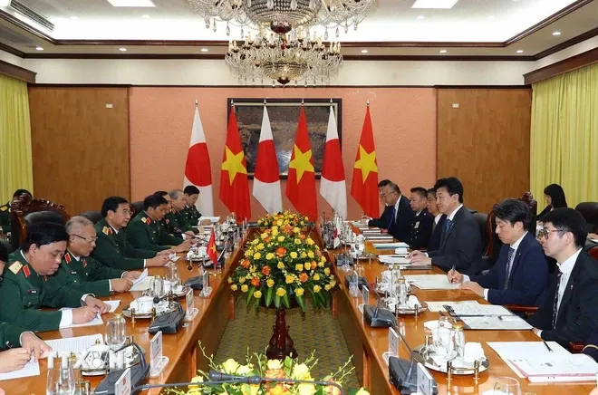 Bộ trưởng Bộ Quốc phòng Nhật Bản thăm chính thức Việt Nam - Ảnh 4. Bộ trưởng Bộ Quốc phòng Nhật Bản thăm chính thức Việt Nam - Ảnh 4.