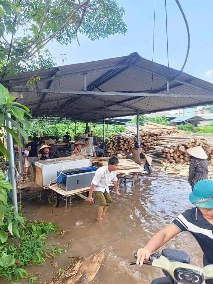 Hồ Thác Bà xả lũ lưu lượng lớn nhất gần 30 năm qua - Ảnh 5. Hồ Thác Bà xả lũ lưu lượng lớn nhất gần 30 năm qua - Ảnh 5.