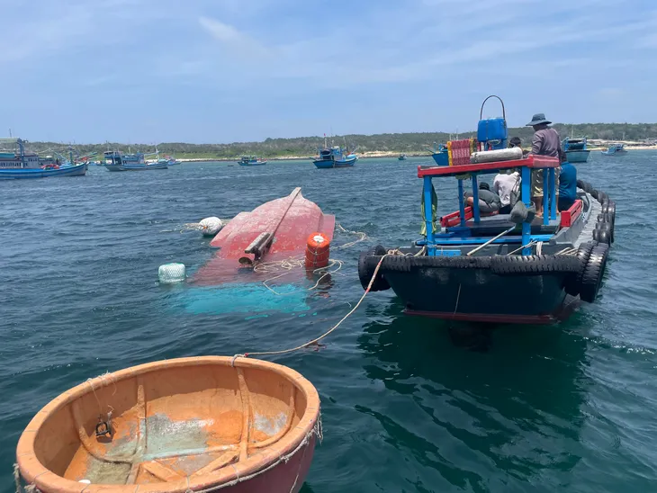 Liên tiếp xảy ra tai nạn tàu thuyền tại Bình Thuận - Ảnh 1. Liên tiếp xảy ra tai nạn tàu thuyền tại Bình Thuận - Ảnh 1.