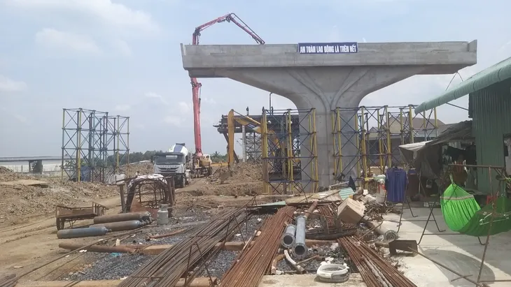 Long An: Đảm bảo tiến độ thông xe kỹ thuật đường Vành đai 3 vào cuối tháng 10 - Ảnh 1. Long An: Đảm bảo tiến độ thông xe kỹ thuật đường Vành đai 3 vào cuối tháng 10 - Ảnh 1.