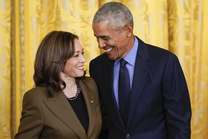 Bà Kamala Harris chọn Thống đốc Tim Walz làm “phó tướng” - Ảnh 1. Bà Kamala Harris chọn Thống đốc Tim Walz làm “phó tướng” - Ảnh 1.