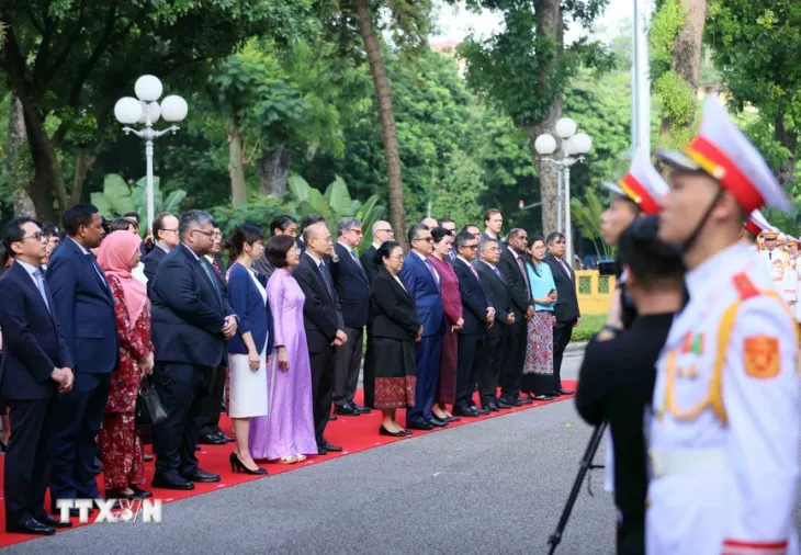 Lễ thượng cờ kỷ niệm 57 năm Ngày thành lập ASEAN - Ảnh 5. Lễ thượng cờ kỷ niệm 57 năm Ngày thành lập ASEAN - Ảnh 5.