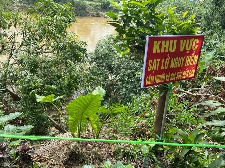 Thái Nguyên: Công bố tình huống khẩn cấp về sạt lở bờ sông Cầu do mưa lũ - Ảnh 3.