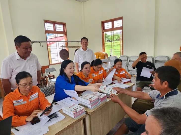 Công trình thanh niên thắp sáng đường quê - Ảnh 2. Công trình thanh niên thắp sáng đường quê - Ảnh 2.