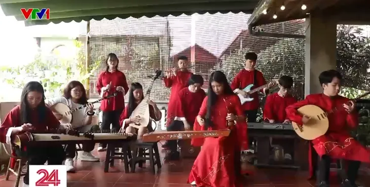 Sức sống mới của nhạc cụ truyền thống với gen Z - Ảnh 1. Sức sống mới của nhạc cụ truyền thống với gen Z - Ảnh 1.