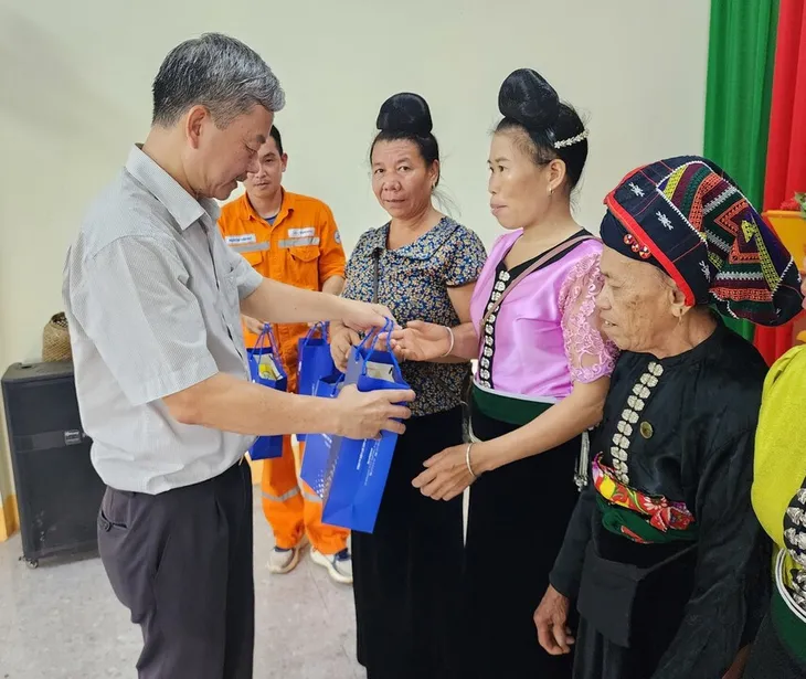 Công trình thanh niên thắp sáng đường quê - Ảnh 8. Công trình thanh niên thắp sáng đường quê - Ảnh 8.