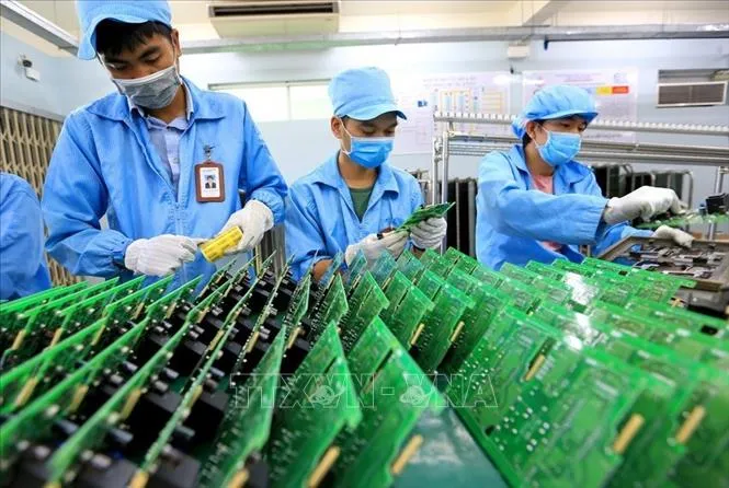 Tăng cường nguồn lực cho phát triển công nghiệp bán dẫn - Ảnh 1. Tăng cường nguồn lực cho phát triển công nghiệp bán dẫn - Ảnh 1.