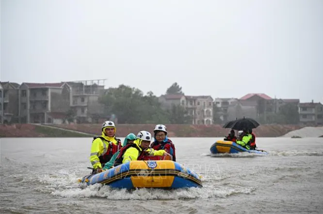 Trung Quốc kích hoạt ứng phó khẩn cấp với lũ lụt - Ảnh 1. Trung Quốc kích hoạt ứng phó khẩn cấp với lũ lụt - Ảnh 1.