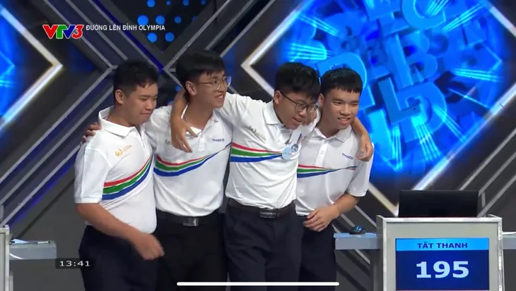 Đường lên đỉnh Olympia: Nam sinh thuộc top 1% điểm SAT cao nhất thế giới giành vòng nguyệt quế - Ảnh 10.
