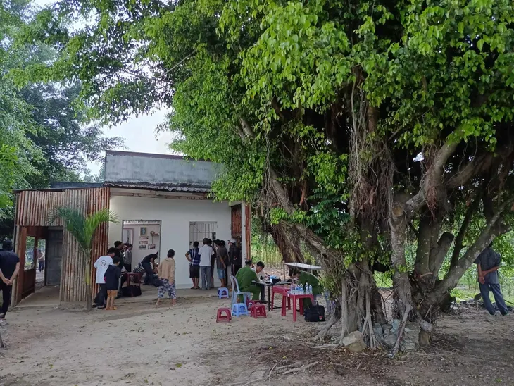 Đi đánh cá, hai cha con đuối nước thương tâm - Ảnh 1. Đi đánh cá, hai cha con đuối nước thương tâm - Ảnh 1.