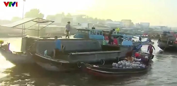 Nỗ lực giữ gìn văn hóa chợ nổi - Ảnh 2. Nỗ lực giữ gìn văn hóa chợ nổi - Ảnh 2.