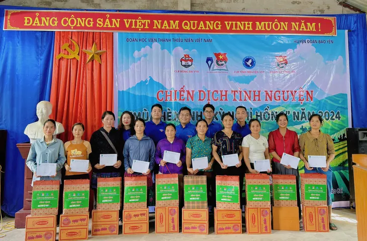 Thanh niên mang yêu thương từ thủ đô lên miền Tây Bắc - Ảnh 8.