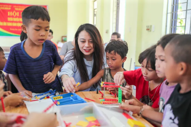 Thư viện tránh lũ – Trao cơ hội tiếp cận tri thức - Ảnh 3. Thư viện tránh lũ – Trao cơ hội tiếp cận tri thức - Ảnh 3.