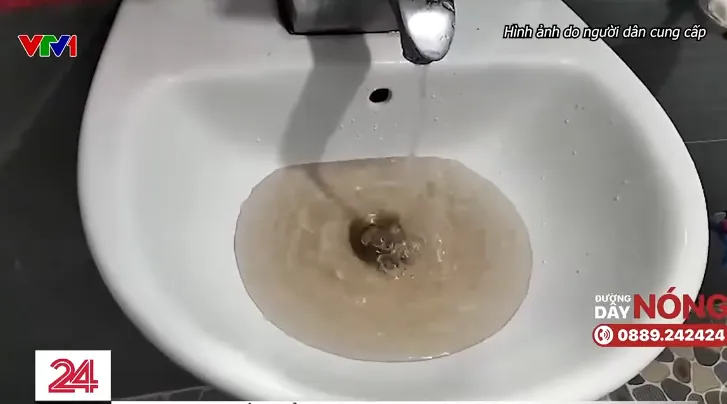 Nghịch lý có nước sạch nhưng... không dám dùng - Ảnh 1. Nghịch lý có nước sạch nhưng... không dám dùng - Ảnh 1.