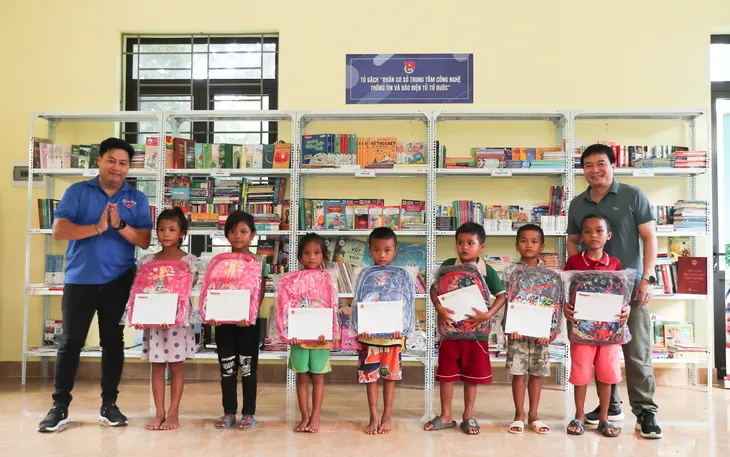 Thư viện tránh lũ – Trao cơ hội tiếp cận tri thức - Ảnh 1. Thư viện tránh lũ – Trao cơ hội tiếp cận tri thức - Ảnh 1.