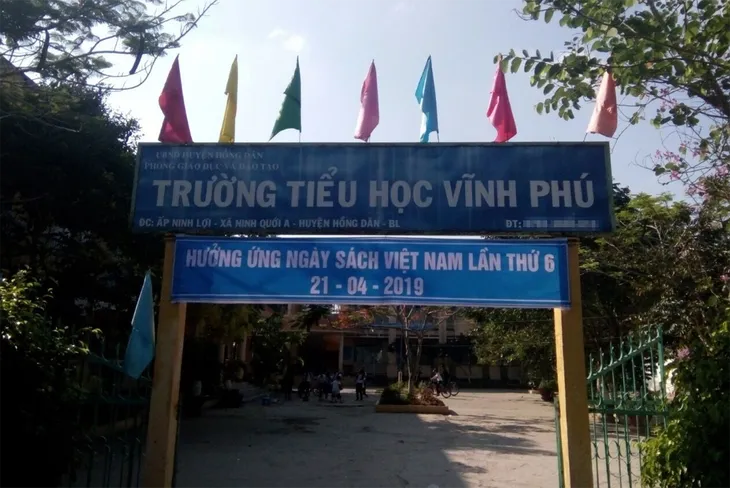 Bạc Liêu: Hiệu trưởng làm ngơ để nhân viên đánh bài trong phòng thư viện - Ảnh 1. Bạc Liêu: Hiệu trưởng làm ngơ để nhân viên đánh bài trong phòng thư viện - Ảnh 1.