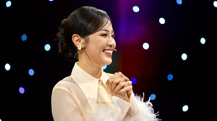 Vì bạn xứng đáng (VTV3): Á hậu Thủy Tiên mang niềm vui đến với gia đình nạn nhân chất độc da cam - Ảnh 4. Vì bạn xứng đáng (VTV3): Á hậu Thủy Tiên mang niềm vui đến với gia đình nạn nhân chất độc da cam - Ảnh 4.