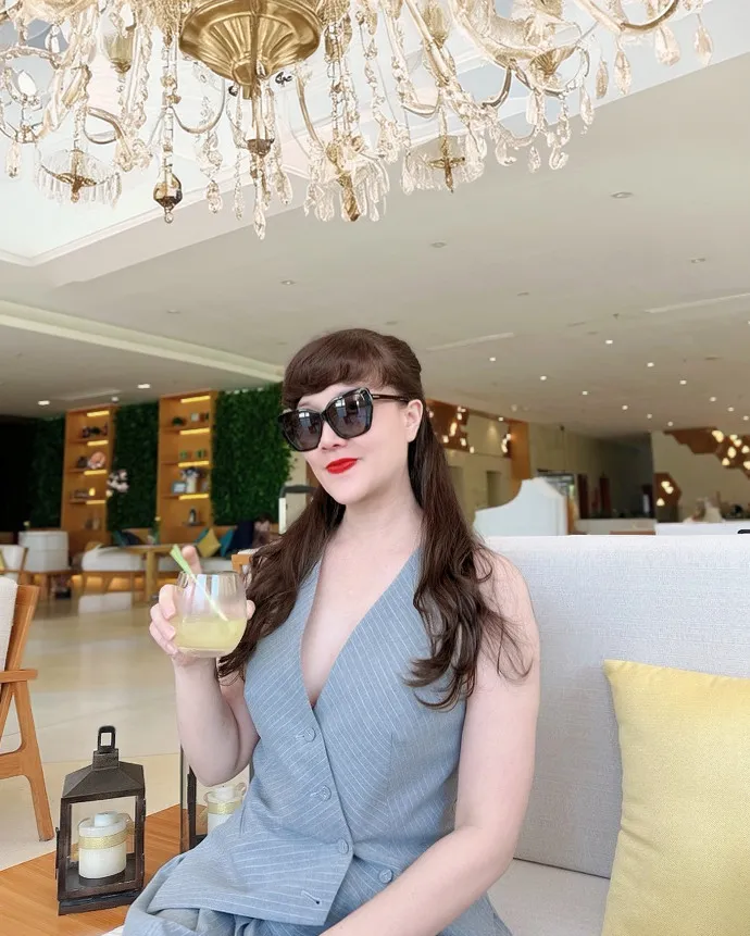 Lệ Quyên cảm ơn tình trẻ, Nhã Phương đổi style thiếu nữ quyến rũ - Ảnh 5. Lệ Quyên cảm ơn tình trẻ, Nhã Phương đổi style thiếu nữ quyến rũ - Ảnh 5.