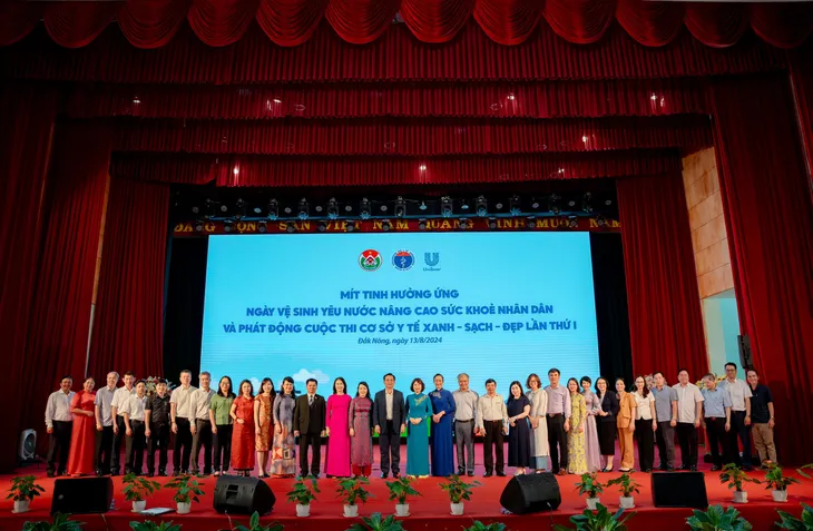 Mít tinh hưởng ứng Ngày Vệ sinh yêu nước, nâng cao sức khỏe nhân dân - Ảnh 2. Mít tinh hưởng ứng Ngày Vệ sinh yêu nước, nâng cao sức khỏe nhân dân - Ảnh 2.