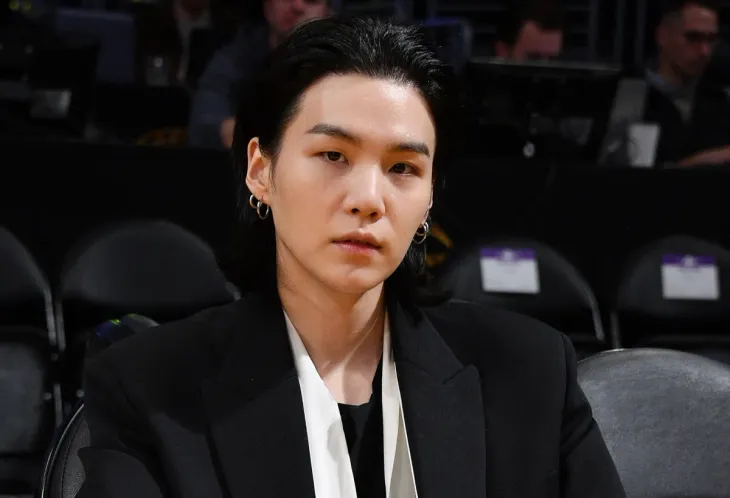 Khán giả yêu cầu Suga rời BTS sau bê bối lái xe khi say rượu - Ảnh 2. Khán giả yêu cầu Suga rời BTS sau bê bối lái xe khi say rượu - Ảnh 2.