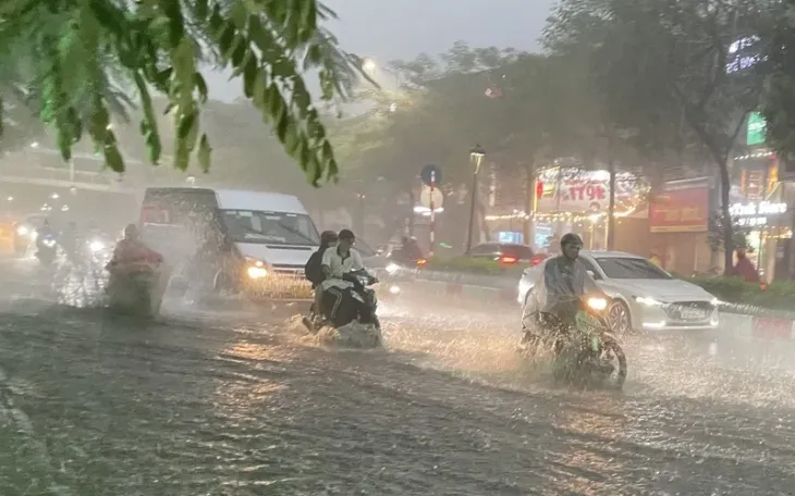 Bắc Bộ mưa rào và dông đến sáng, khả năng rất cao gây lũ quét, sạt lở - Ảnh 2. Bắc Bộ mưa rào và dông đến sáng, khả năng rất cao gây lũ quét, sạt lở - Ảnh 2.
