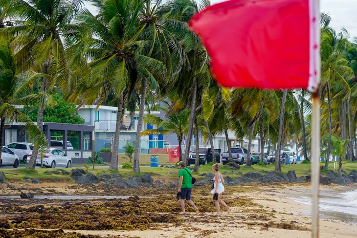 Bão Ernesto đe dọa nhấn chìm Puerto Rico và quần đảo Virgin - Ảnh 1. Bão Ernesto đe dọa nhấn chìm Puerto Rico và quần đảo Virgin - Ảnh 1.