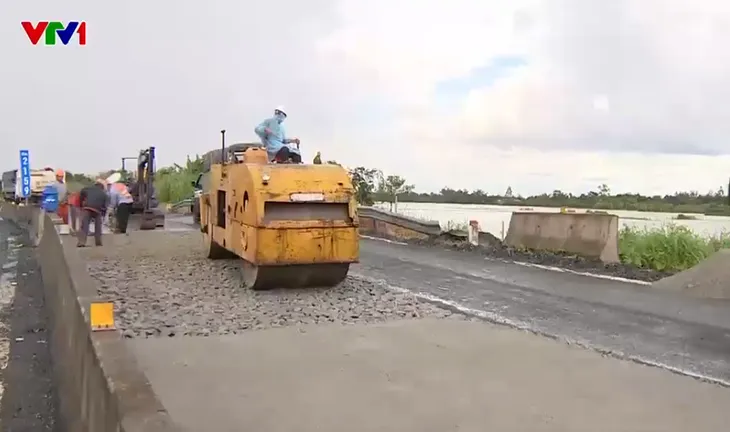 Khẩn trương thi công nâng cấp đường Lộ Tẻ - Rạch Sỏi - Ảnh 1.