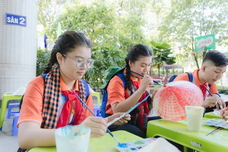Sôi nổi các hoạt động tại Liên hoan thiếu nhi Việt Nam-Lào-Campuchia năm 2024 - Ảnh 4. Sôi nổi các hoạt động tại Liên hoan thiếu nhi Việt Nam-Lào-Campuchia năm 2024 - Ảnh 4.