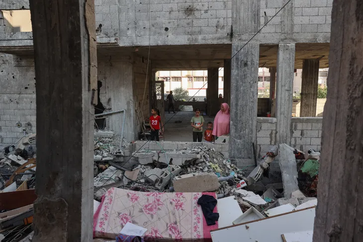 Các cuộc không kích trong đêm của Israel sát hại ít nhất 17 người ở Gaza - Ảnh 1. Các cuộc không kích trong đêm của Israel sát hại ít nhất 17 người ở Gaza - Ảnh 1.