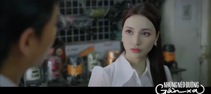 Những nẻo đường gần xa - Tập 57: Yên quan tâm Hùng quá mức sau tai nạn - Ảnh 1. Những nẻo đường gần xa - Tập 57: Yên quan tâm Hùng quá mức sau tai nạn - Ảnh 1.