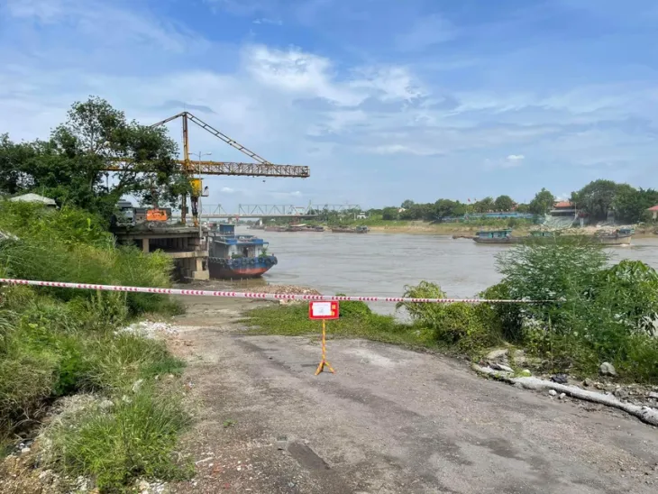 Phú Thọ: Phát hiện quả bom thời chống Mỹ ở khu vực cảng Việt Trì - Ảnh 1. Phú Thọ: Phát hiện quả bom thời chống Mỹ ở khu vực cảng Việt Trì - Ảnh 1.