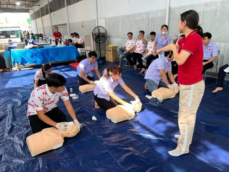 Hội Chữ thập đỏ triển khai tập huấn sơ cấp cứu tại Nam Định - Ảnh 4. Hội Chữ thập đỏ triển khai tập huấn sơ cấp cứu tại Nam Định - Ảnh 4.