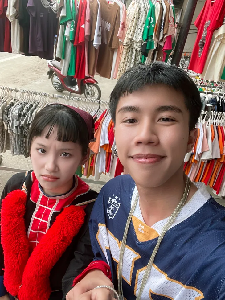 Đi giữa trời rực rỡ: Pu tung ảnh ngày trọng đại, khán giả đổ xô hẹn ăn cưới online - Ảnh 8. Đi giữa trời rực rỡ: Pu tung ảnh ngày trọng đại, khán giả đổ xô hẹn ăn cưới online - Ảnh 8.