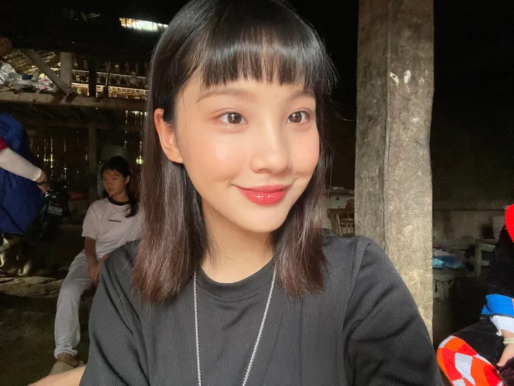 Đi giữa trời rực rỡ: Pu tung ảnh ngày trọng đại, khán giả đổ xô hẹn ăn cưới online - Ảnh 5. Đi giữa trời rực rỡ: Pu tung ảnh ngày trọng đại, khán giả đổ xô hẹn ăn cưới online - Ảnh 5.