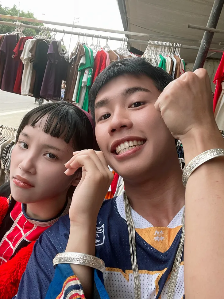 Đi giữa trời rực rỡ: Pu tung ảnh ngày trọng đại, khán giả đổ xô hẹn ăn cưới online - Ảnh 7. Đi giữa trời rực rỡ: Pu tung ảnh ngày trọng đại, khán giả đổ xô hẹn ăn cưới online - Ảnh 7.