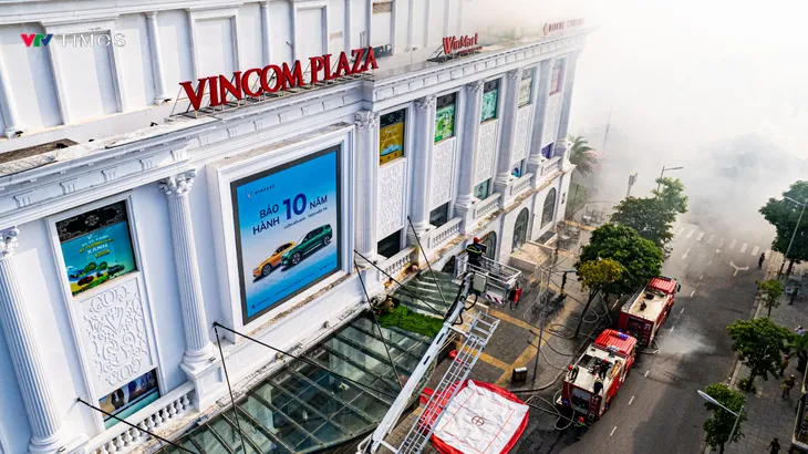 Quảng Bình: Gần 300 người diễn tập phòng cháy chữa cháy trung tâm thương mại - Ảnh 1. Quảng Bình: Gần 300 người diễn tập phòng cháy chữa cháy trung tâm thương mại - Ảnh 1.