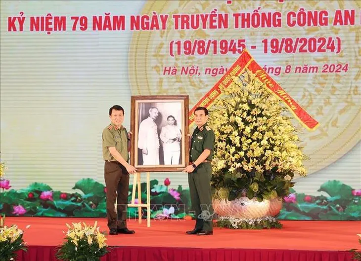 Gặp mặt Kỷ niệm 79 năm Ngày truyền thống Công an nhân dân - Ảnh 2. Gặp mặt Kỷ niệm 79 năm Ngày truyền thống Công an nhân dân - Ảnh 2.