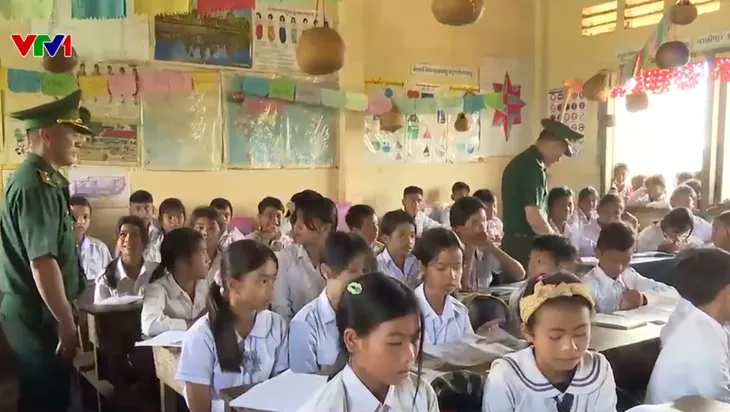 Bộ đội biên phòng chắp cánh ước mơ cho trẻ vùng biên - Ảnh 2.