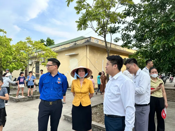Phát động mô hình bể bơi cho em giúp trẻ em học bơi miễn phí ở Hạ Long - Ảnh 5. Phát động mô hình bể bơi cho em giúp trẻ em học bơi miễn phí ở Hạ Long - Ảnh 5.