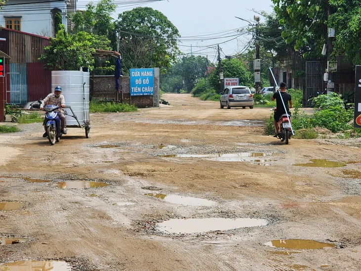 Vĩnh Phúc: Dự án đường 1,2 km sau 15 năm vẫn chưa hoàn thiện - Ảnh 4. Vĩnh Phúc: Dự án đường 1,2 km sau 15 năm vẫn chưa hoàn thiện - Ảnh 4.