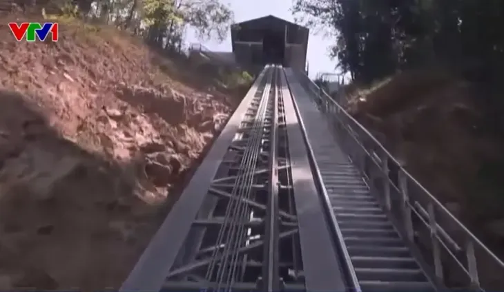 Pháp vận hành thang máy chạy bằng nước thải - Ảnh 1. Pháp vận hành thang máy chạy bằng nước thải - Ảnh 1.