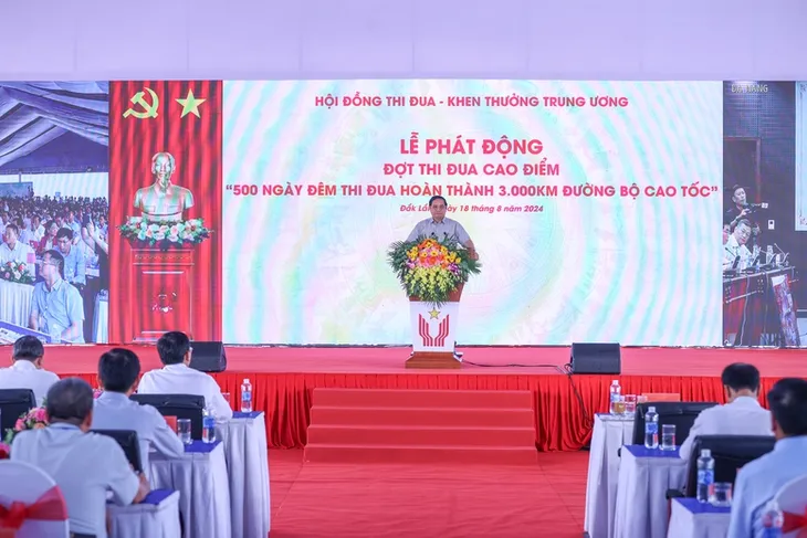 Thủ tướng phát động cao điểm thi đua 500 ngày đêm hoàn thành 3.000 km đường bộ cao tốc - Ảnh 1. Thủ tướng phát động cao điểm thi đua 500 ngày đêm hoàn thành 3.000 km đường bộ cao tốc - Ảnh 1.