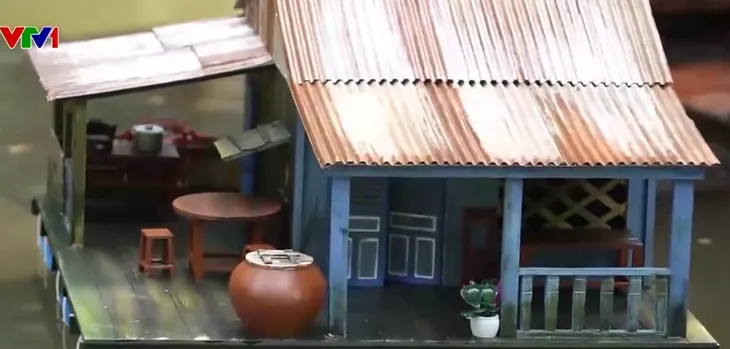 Chàng trai Bến Tre đam mê làm mô hình nhà Nam Bộ - Ảnh 1. Chàng trai Bến Tre đam mê làm mô hình nhà Nam Bộ - Ảnh 1.