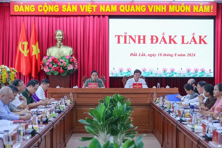 “6 tăng cường” để Đắk Lắk phát triển nhanh, xanh, bền vững - Ảnh 1. “6 tăng cường” để Đắk Lắk phát triển nhanh, xanh, bền vững - Ảnh 1.