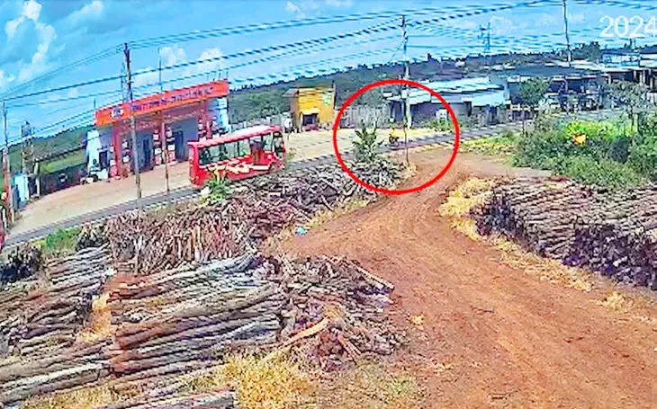 Nguyên nhân vụ lật xe khách khiến 18 người bị thương ở Gia Lai - Ảnh 1. Nguyên nhân vụ lật xe khách khiến 18 người bị thương ở Gia Lai - Ảnh 1.