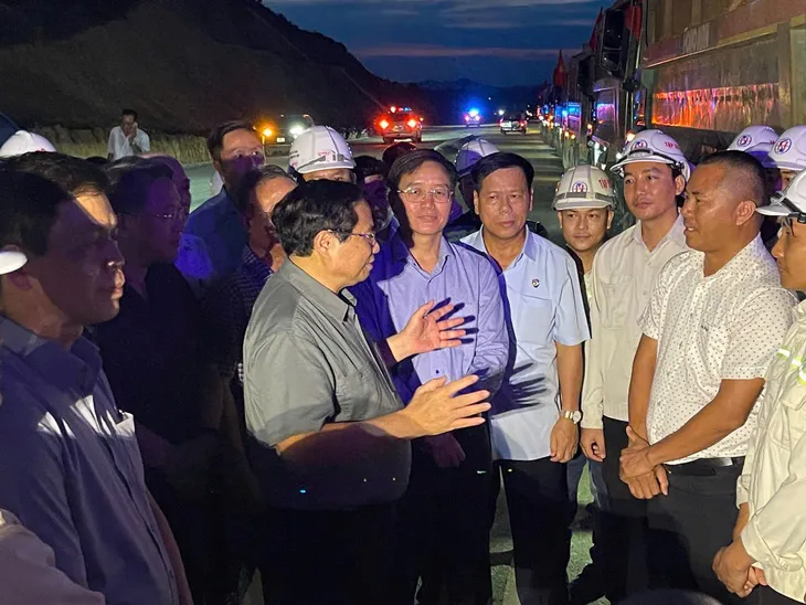 Thủ tướng thị sát dự án đường cao tốc Khánh Hòa - Buôn Ma Thuột - Ảnh 2. Thủ tướng thị sát dự án đường cao tốc Khánh Hòa - Buôn Ma Thuột - Ảnh 2.
